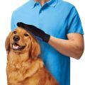 Перчатка для вычесывания шерсти домашних животных True Touch (8 фотографий)